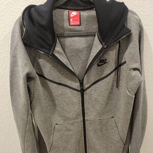 Nike Men's Gray and Black Jacket Excellent Conditions
